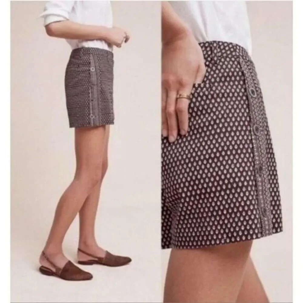 Cartonnier Black & White Geometric Print Button-Accent Shorts - Picture 3 of 10